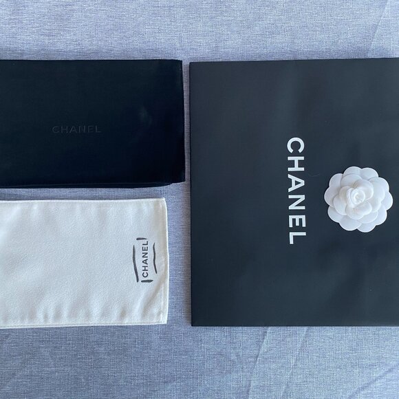 Chanel Shopping Bag + Pouch + Cleaning Cloth - Picture 1 of 9